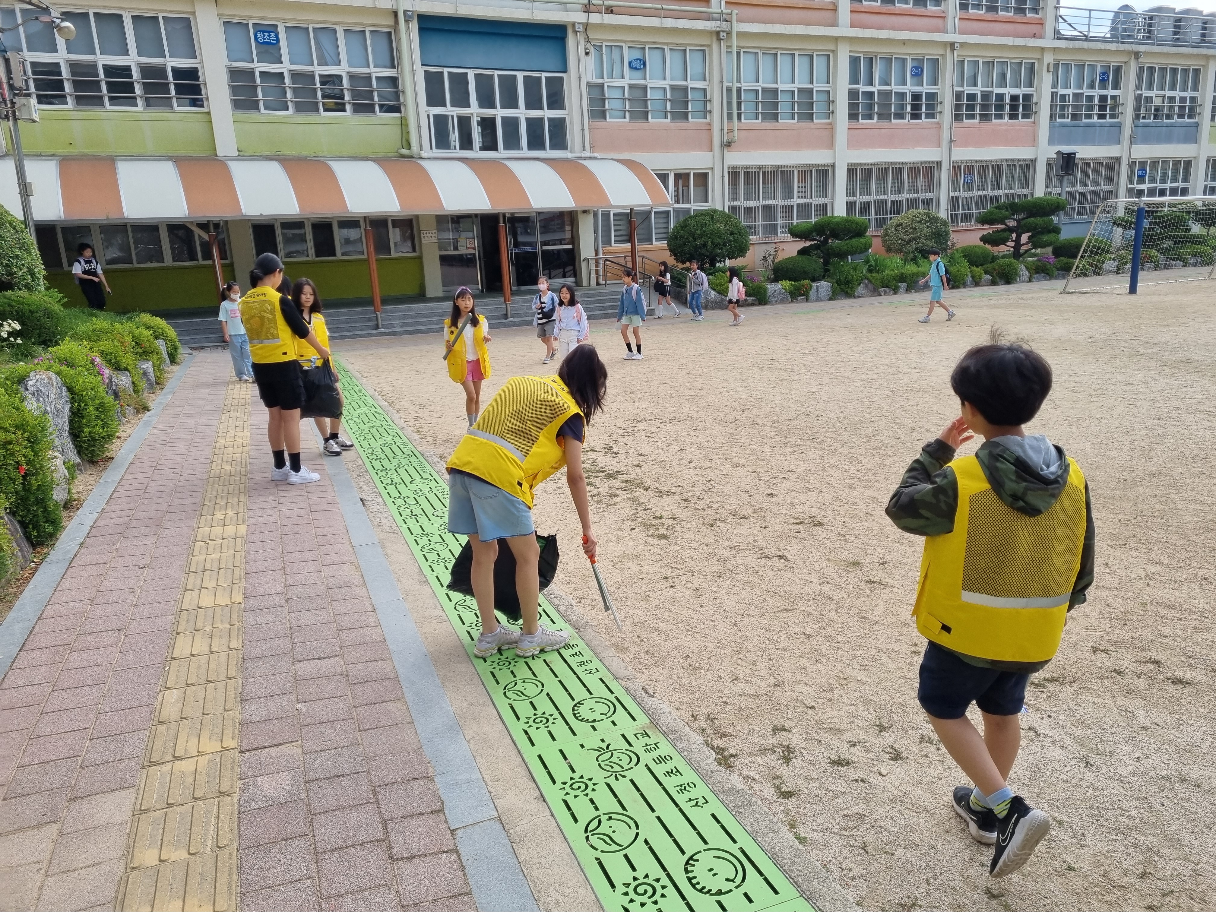 산청초, 학생자치회가 실천하는 깨끗한 학교 만들기 - 관련이미지1