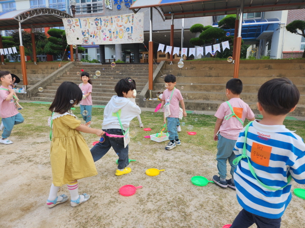 창원남산유치원, 유아, 교사, 학부모가 함께 하는 입학 백일 파티를 열다 - 관련이미지3