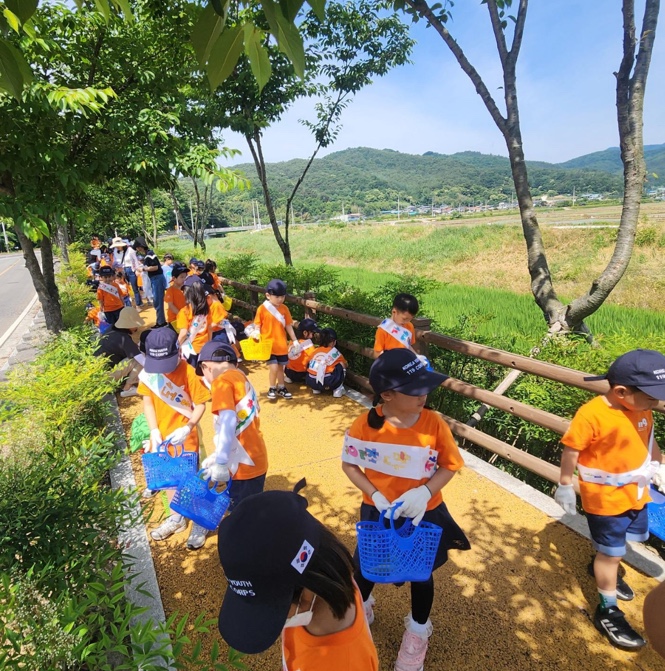 합천유치원! 내고장 사랑 「함께해요! 플로깅 캠페인」실시 - 관련이미지1