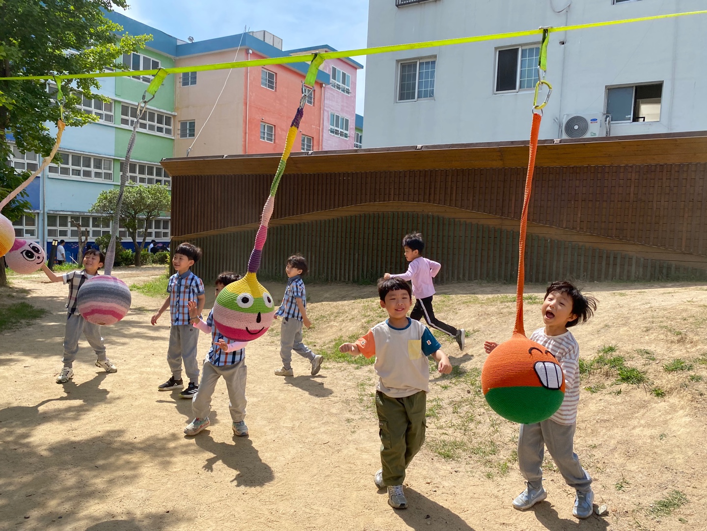 학교 숲에서 신나는 밧줄 놀이 해요! - 관련이미지1
