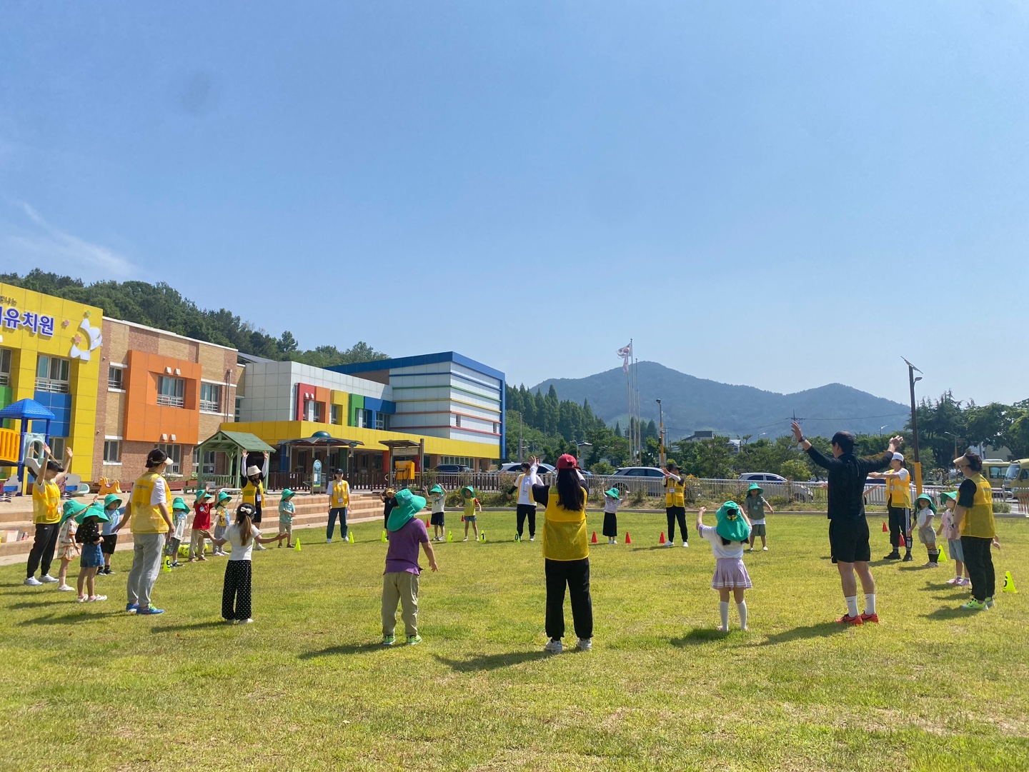 창원진달래유치원, 함께 뛰어 놀자 학부모 축구 동아리 신설 - 관련이미지2