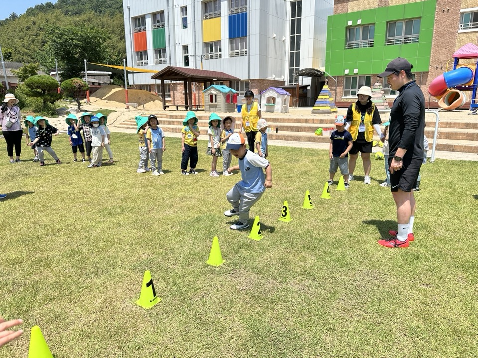 창원진달래유치원, 함께 뛰어 놀자 학부모 축구 동아리 신설 - 관련이미지3