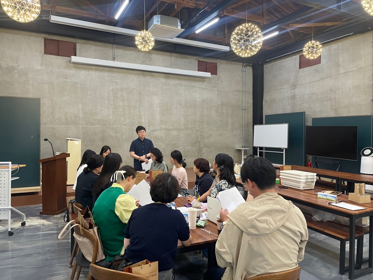 거창교육지원청, 2024. 방과후학교 외부 강사 청렴 공감 토크 실시 어려움을 공유하는 힐링 다모임! - 관련이미지1