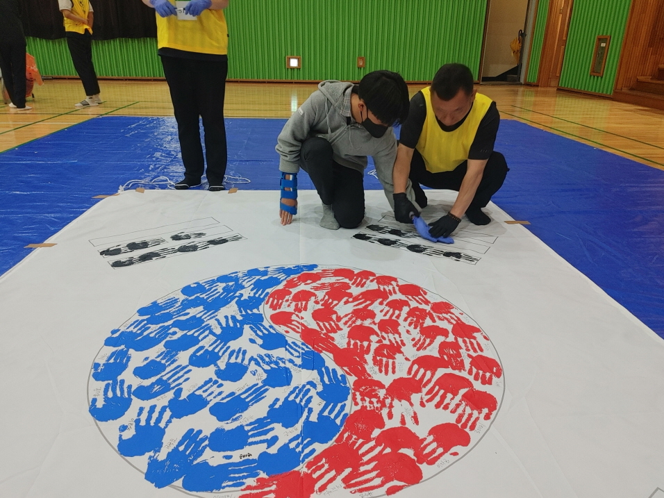 성포중학교, 나라사랑 손도장 태극기몹 행사실시 - 관련이미지1