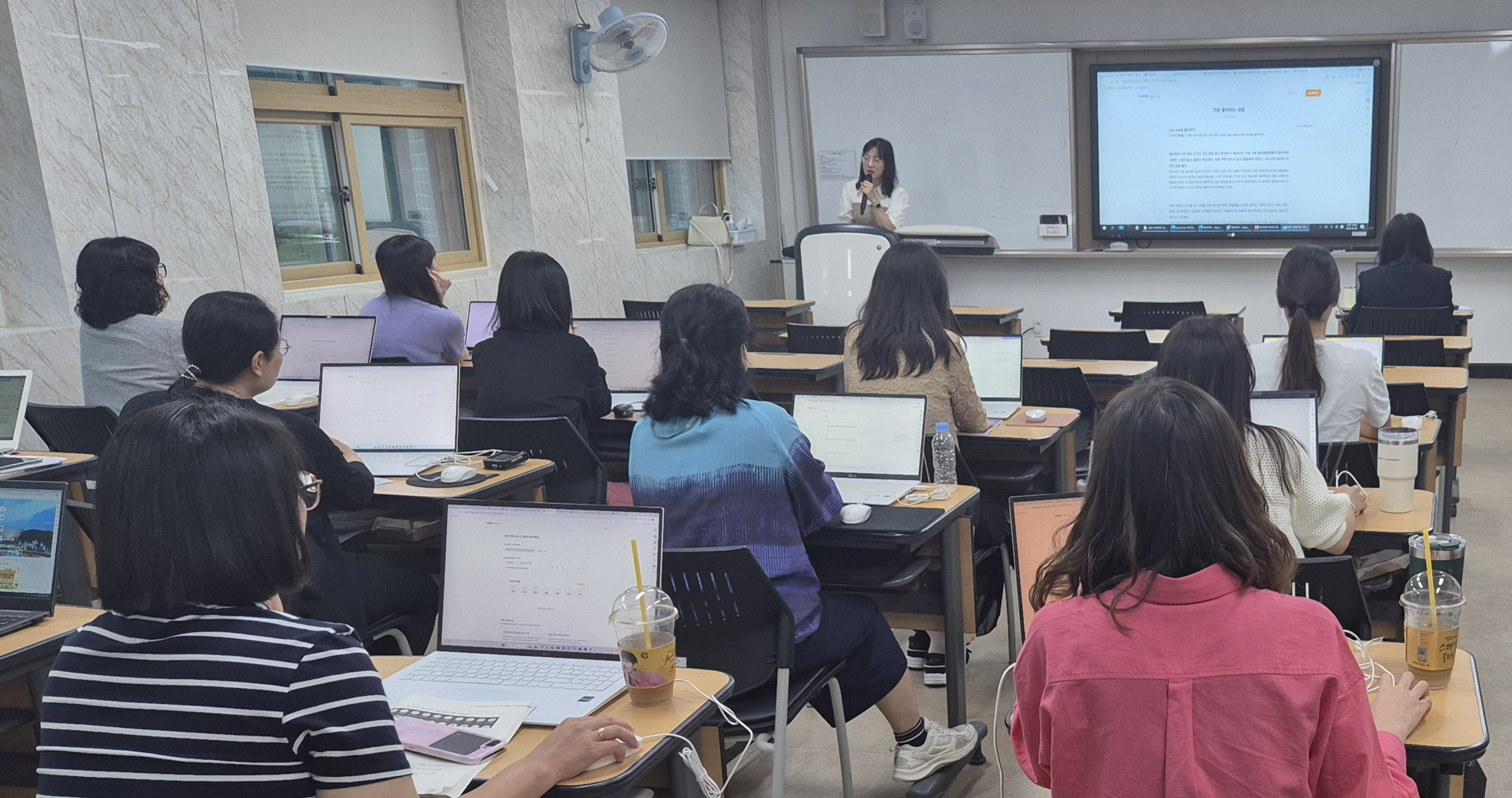 창원교육지원청, 배움중심의 미래형 수업 활성화를 위한 아이톡톡-아이북 활용 수업 연수 개최 - 관련이미지1