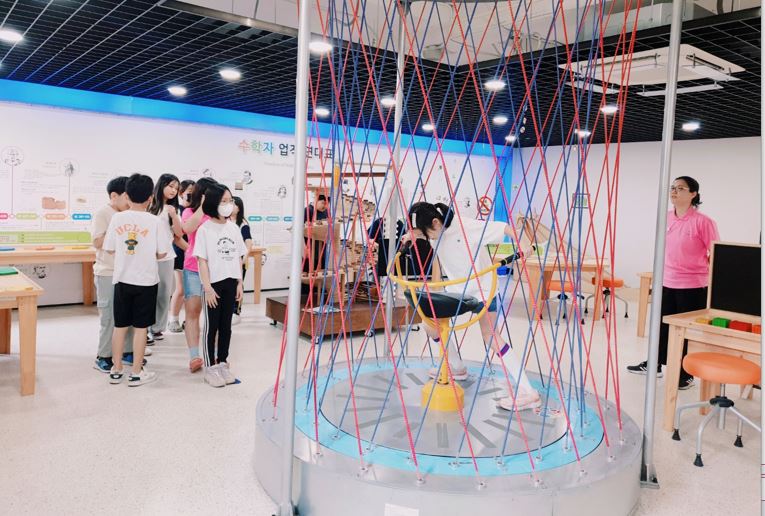장재초, 몸으로 배우는 수학 체험  -진주수학체험센터 특별 프로그램 실시- - 관련이미지1