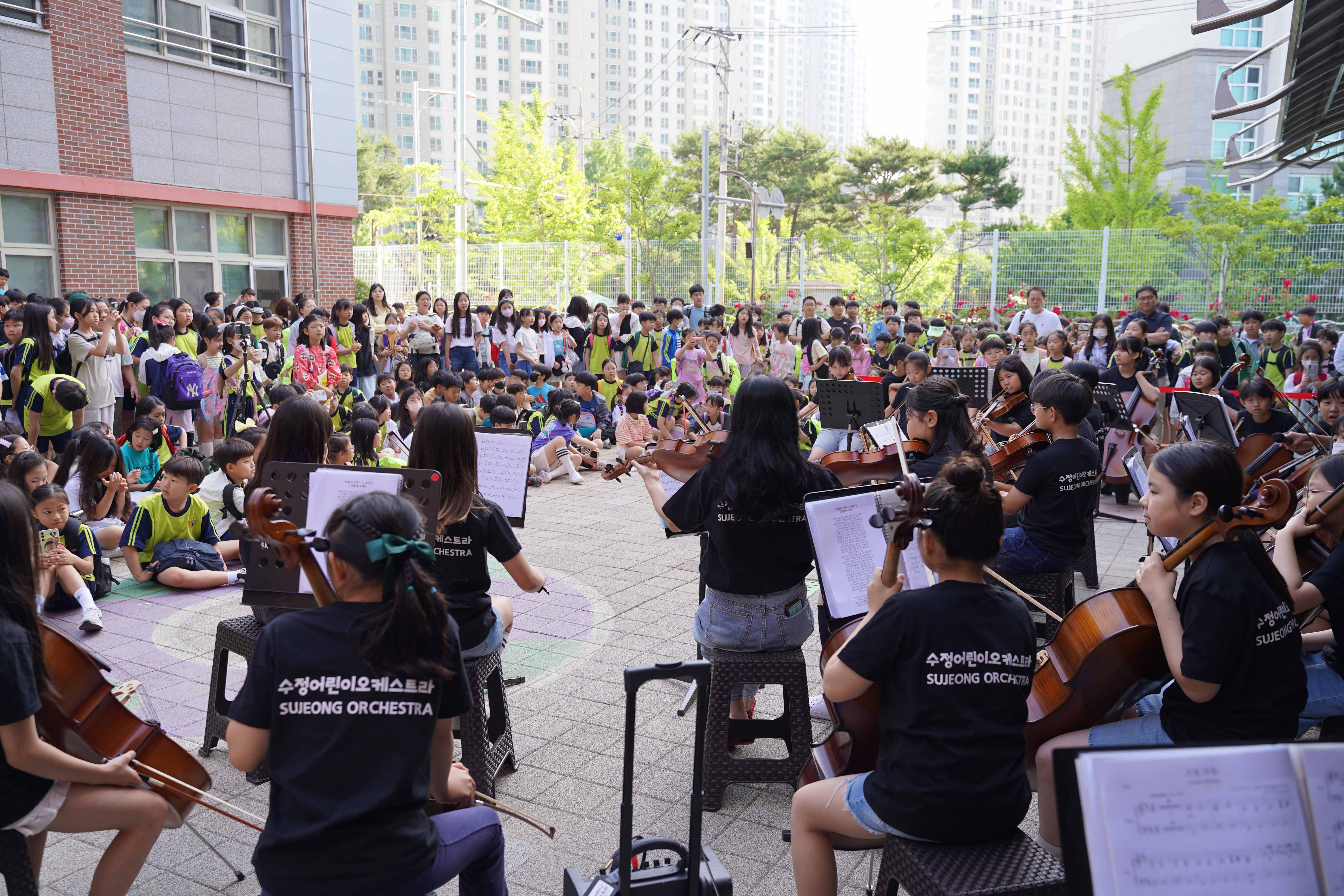 수정초, 아침맞이 프로젝트로 5주간 매주 금요일 등굣길 음악회 개최 - 관련이미지1