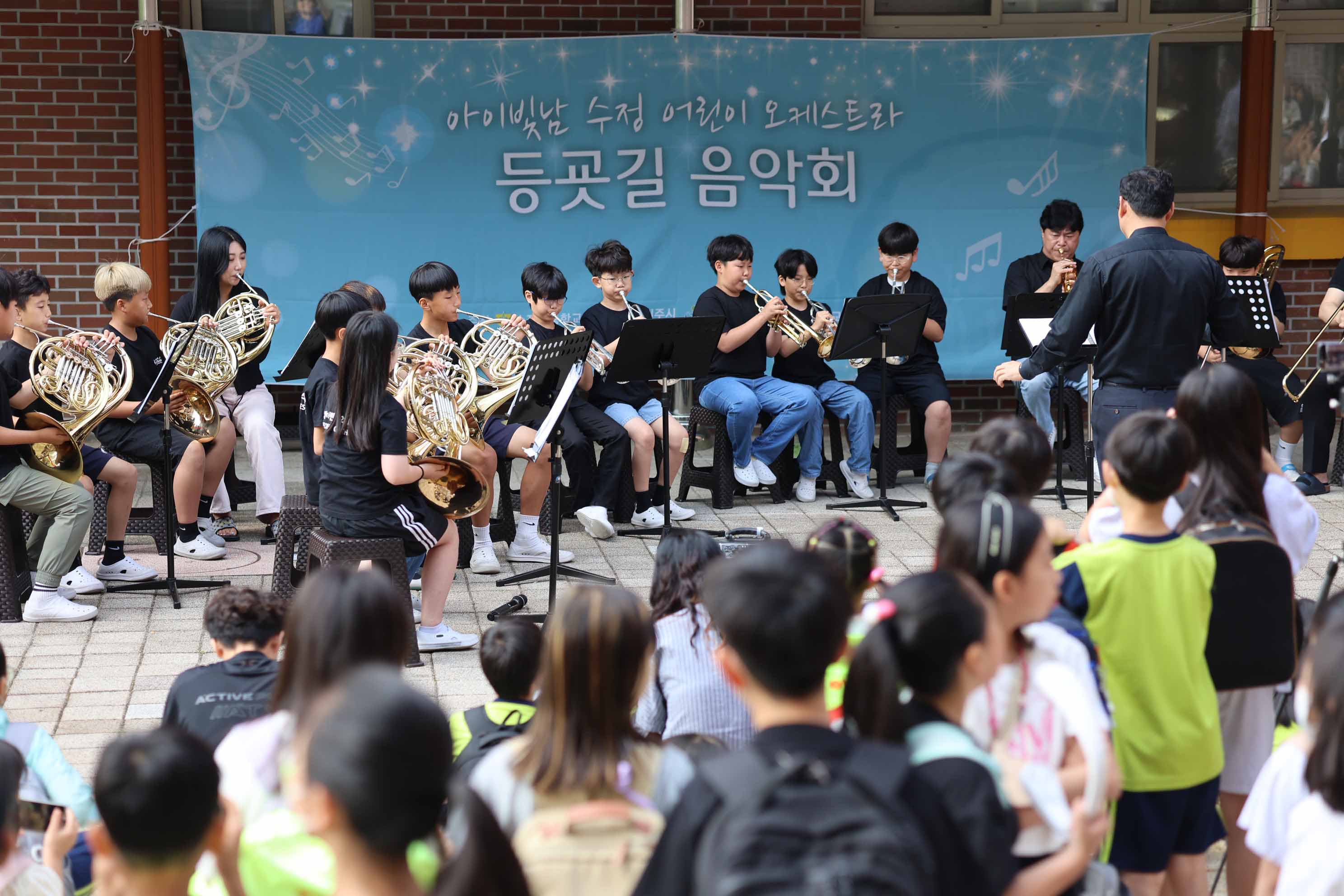 수정초, 아침맞이 프로젝트로 5주간 매주 금요일 등굣길 음악회 개최 - 관련이미지2