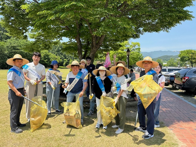 함양교육지원청, 2024년 함양교육지원청  <함께 만들어 가요! 깨끗한 지구! 청렴한 세상>  청렴 플로깅 활동 실시 - 관련이미지3