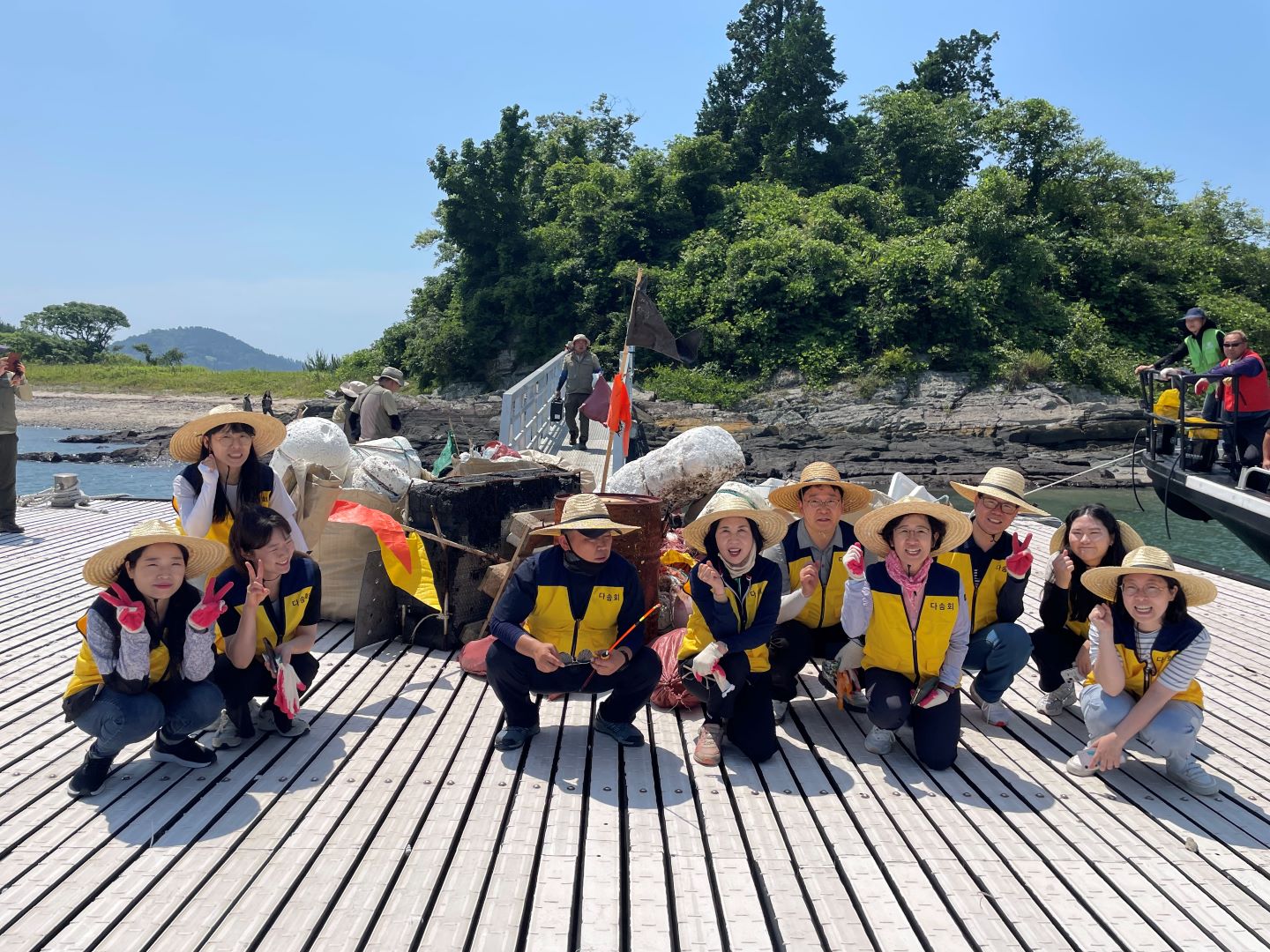사천교육지원청, 자연환경보전지역 아두섬 찾아 정화 활동 - 관련이미지3