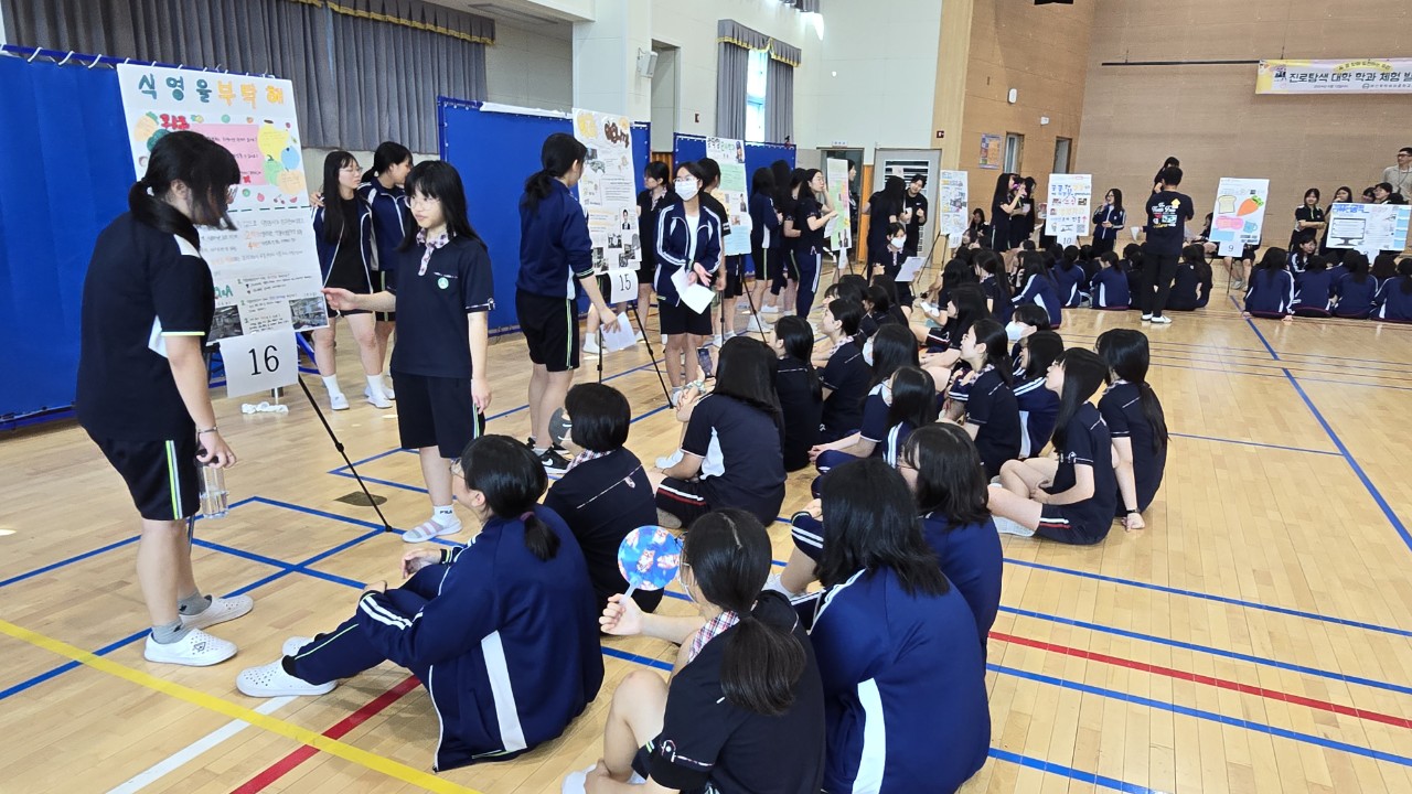 마산무학여중, 행복학교 상징물(어린왕자와 바오밥나무) 제막식 열어 - 관련이미지4