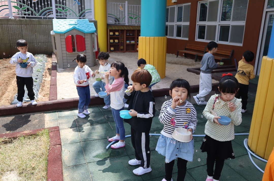 거제용소초병설유, 유치원에서 만나는 숲놀이 체험! 특수교육대상자 맞춤형 특성화 활동 실시 ! - 관련이미지3
