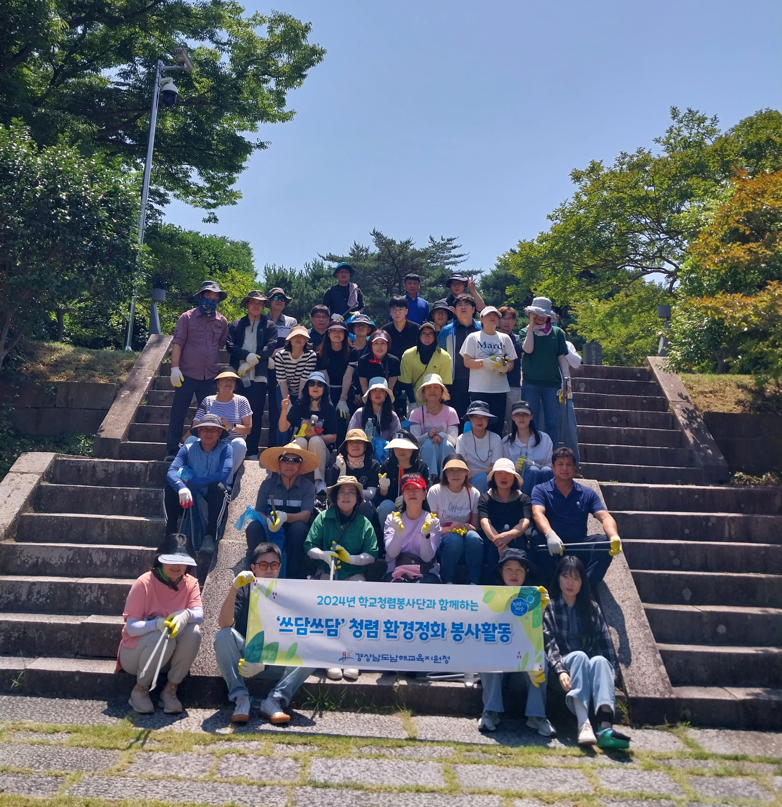 남해교육지원청, 청렴 한마음 바래길 걷기 및 쓰담 쓰담 환경정화 봉사활동 실시 - 관련이미지4