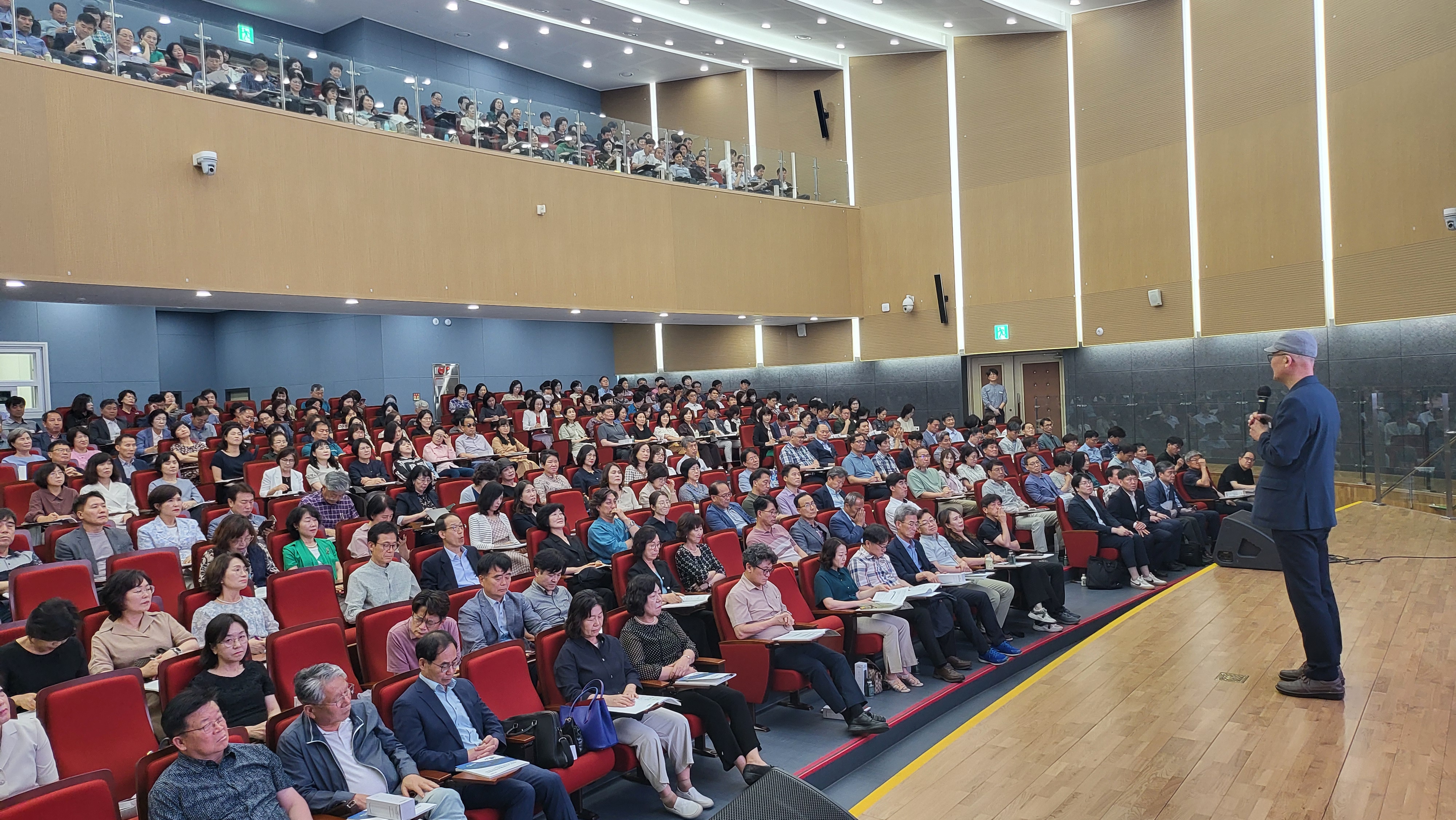 “미래교육은 디지털 기술로 자유롭게 수업 혁신을 시도하는 것” -경남교육청 미래교육원, 2024년 인공지능 디지털 교과서 상반기 직무 연수 개최- - 관련이미지1