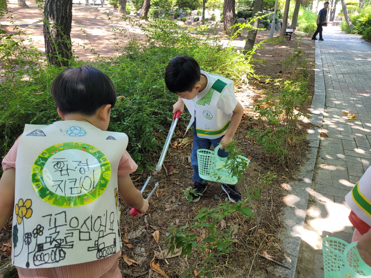 동산병설유치원, 우리는 환경지킴이(플로깅) 운동 실시 - 관련이미지1