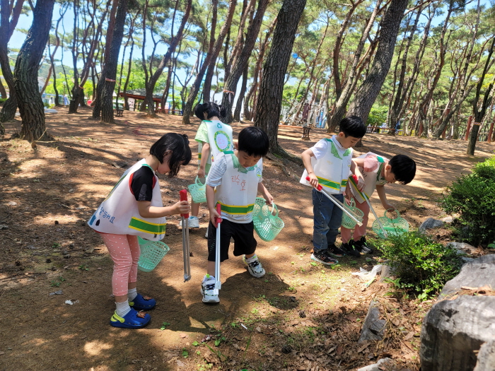 동산병설유치원, 우리는 환경지킴이(플로깅) 운동 실시 - 관련이미지2