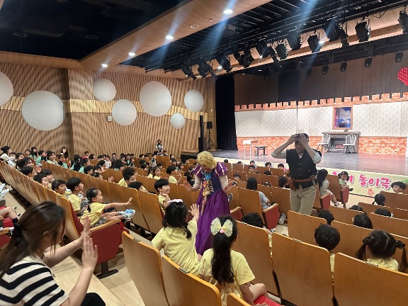 밀양유치원, 2024. 교육과정 거점유치원 뮤지컬 참여 놀이극 공연 관람 - 관련이미지2