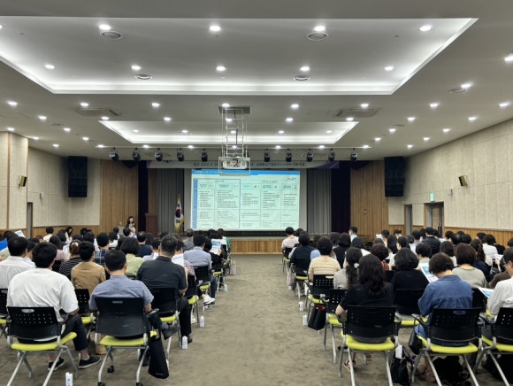 김해교육지원청, 학교 교육활동 보호 업무담당자 역량강화 연수 개최 - 관련이미지1
