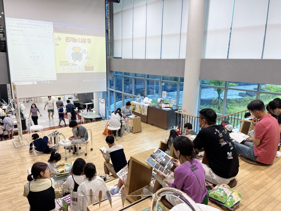 창원도서관, 도민과 사서가 함께한 ‘도서관 축제’성황리에 개최 - 관련이미지3
