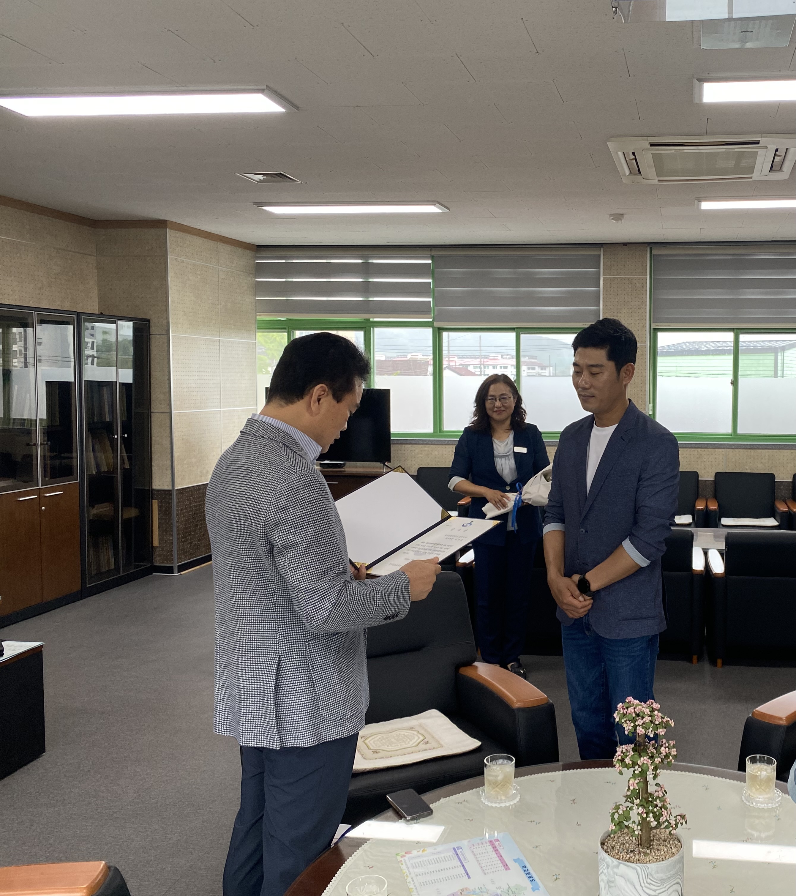 합천교육지원청, 학교운영위원회 발전 유공자 교육감 감사장 전수 - 관련이미지2