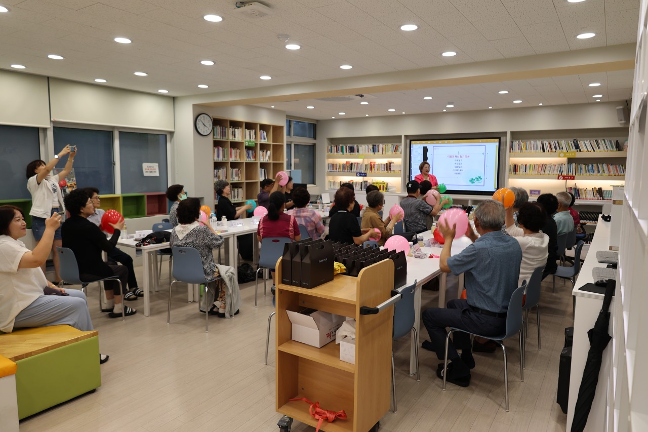 마산무학여중, 조부모와 함께하는 예술제(학교는 클럽), 제6회 디베이트 학년별 경연 - 관련이미지2