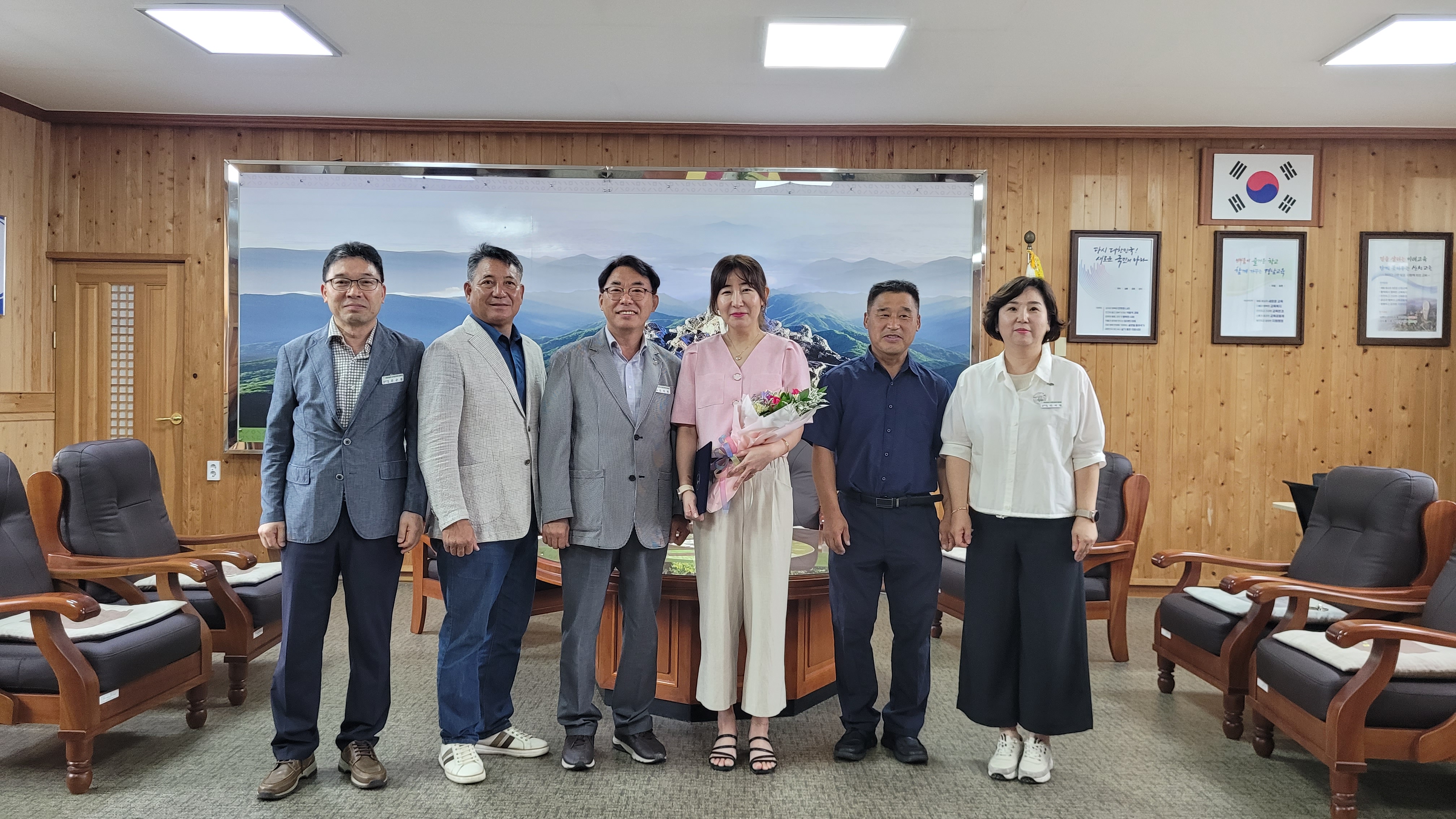 산청교육지원청, 학교운영위원회 발전 유공자 교육감 감사장 전수 - 관련이미지2