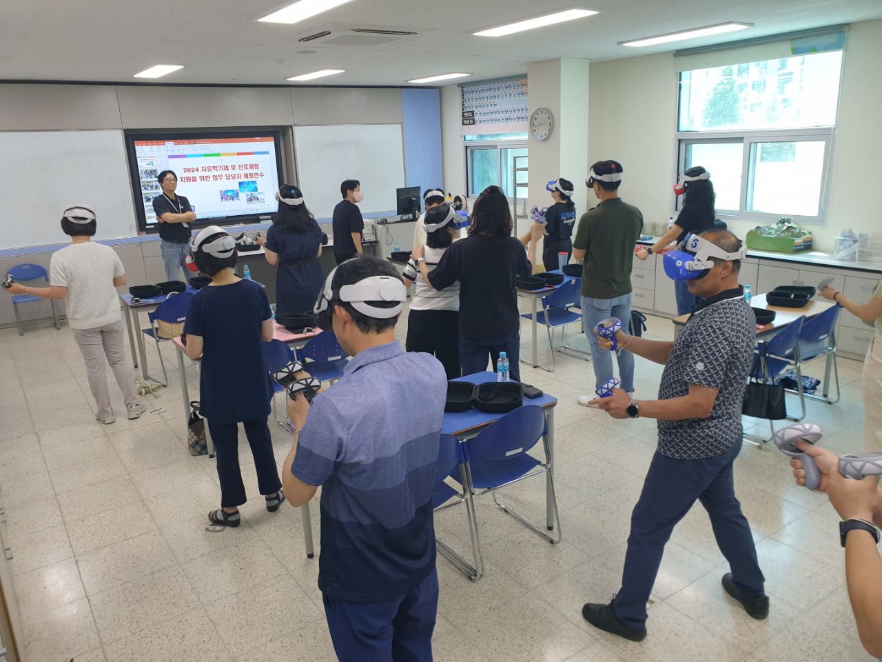 거창교육지원청, 자유학기제 업무담당자 및 진로체험지원단 VR 체험 연수 실시 - 관련이미지2