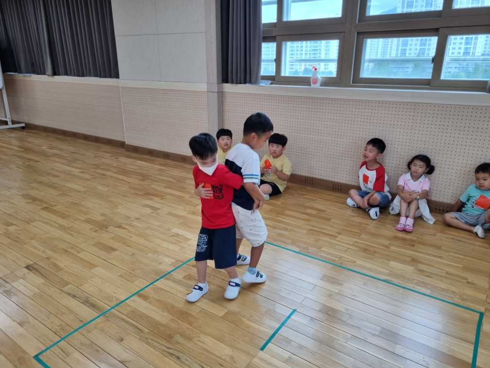 용지초등학교병설유치원, 공동교육과정으로 함께 놀이하기 - 관련이미지3