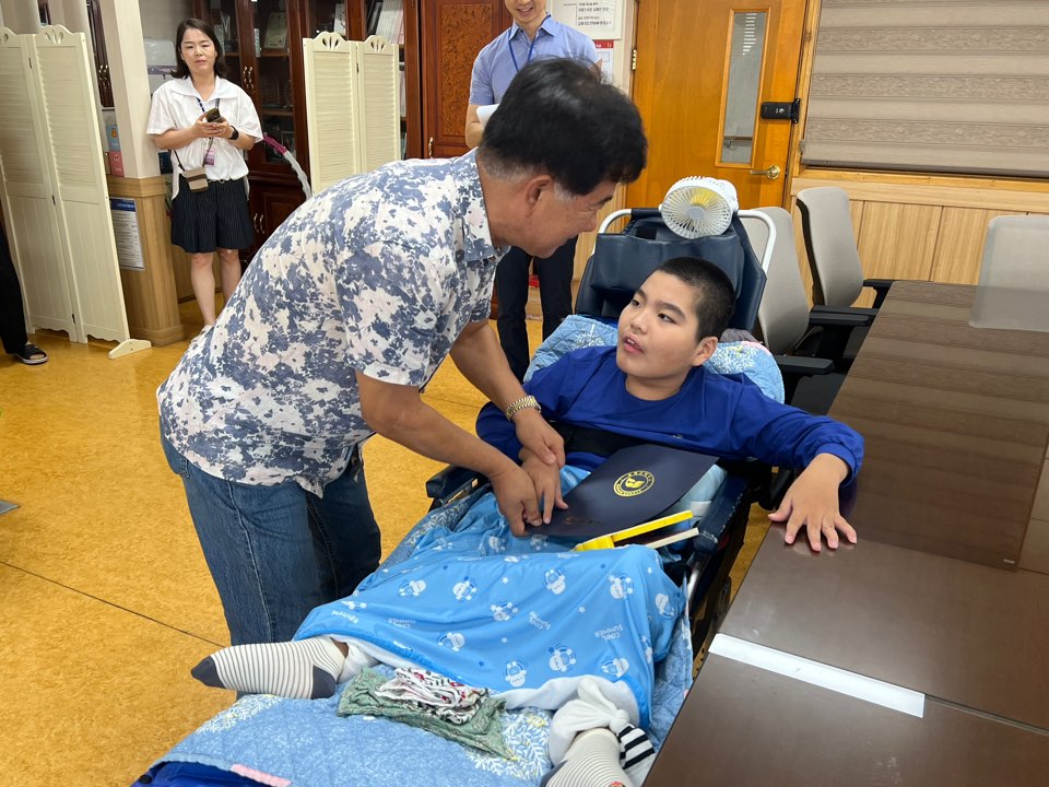 (주)예지정밀, 김해은혜학교에 장학금 전달 - 관련이미지1