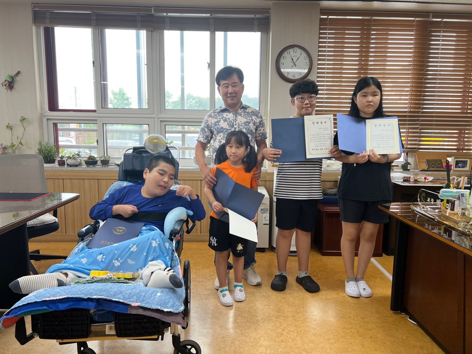(주)예지정밀, 김해은혜학교에 장학금 전달 - 관련이미지3