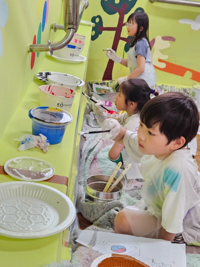 서하초, 교육기부 속에 피어나는 다문화 사랑 벽화! - 한국과학창의재단 경남대학생 교육기부 프로그램 실시 - - 관련이미지1