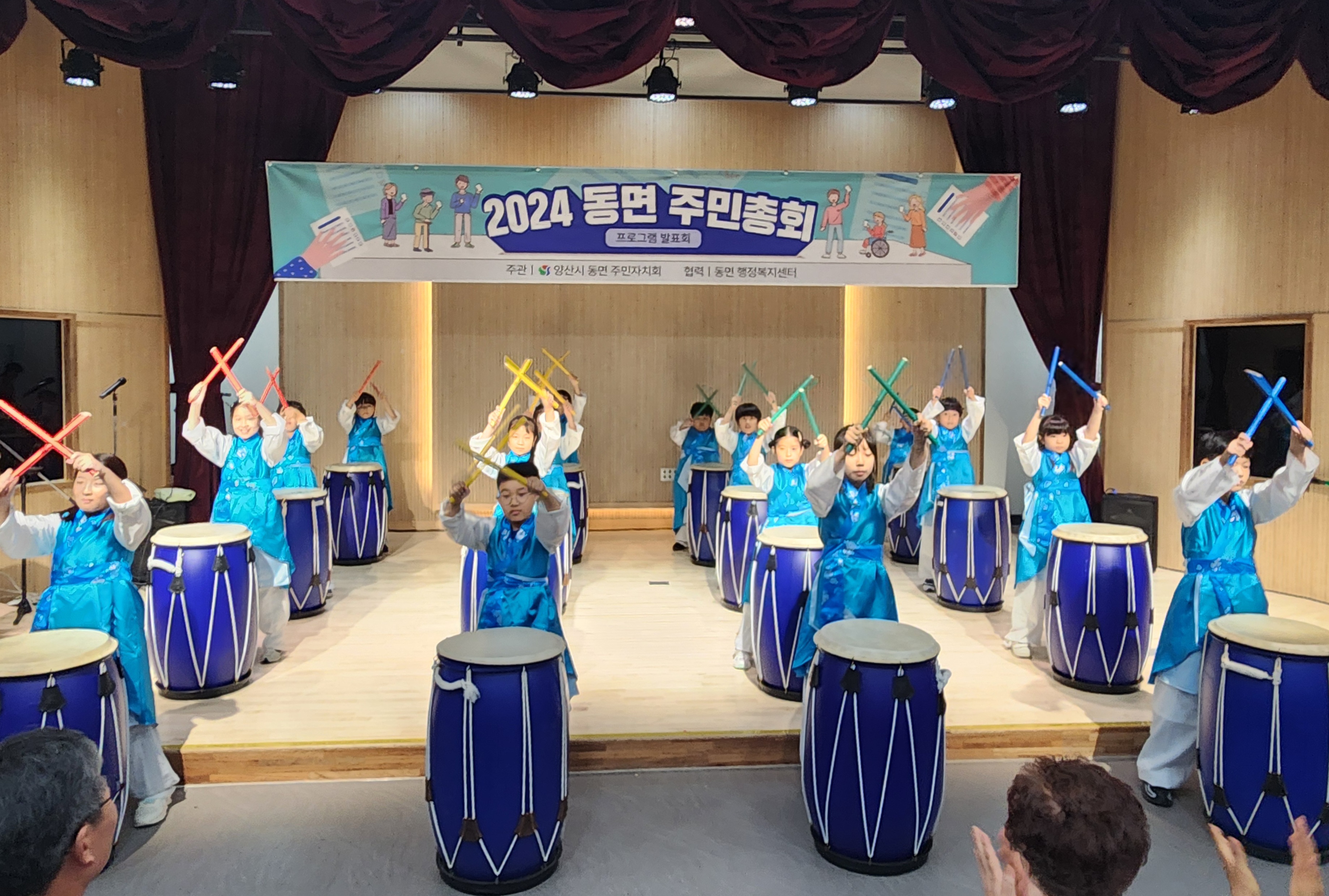 영천초, 동면 주민총회 및 프로그램발표회에서 합창-난타 공연을 성황리에 발표하다 - 관련이미지1