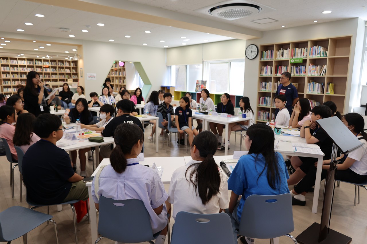 마산무학여중, 6일간 디베이트 캠프, 초등생 초청 자원봉사 캠프 열어 - 관련이미지4