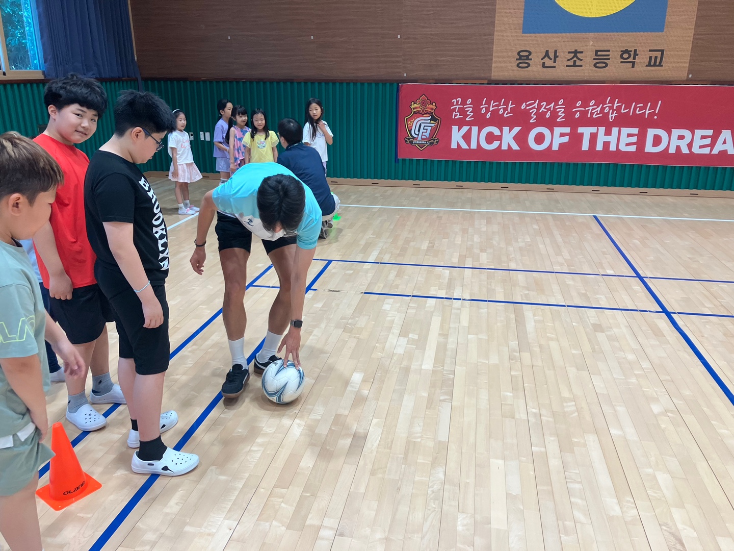 용산초등학교, 경남FC 찾아가는 축구클리닉 진행 - 관련이미지2