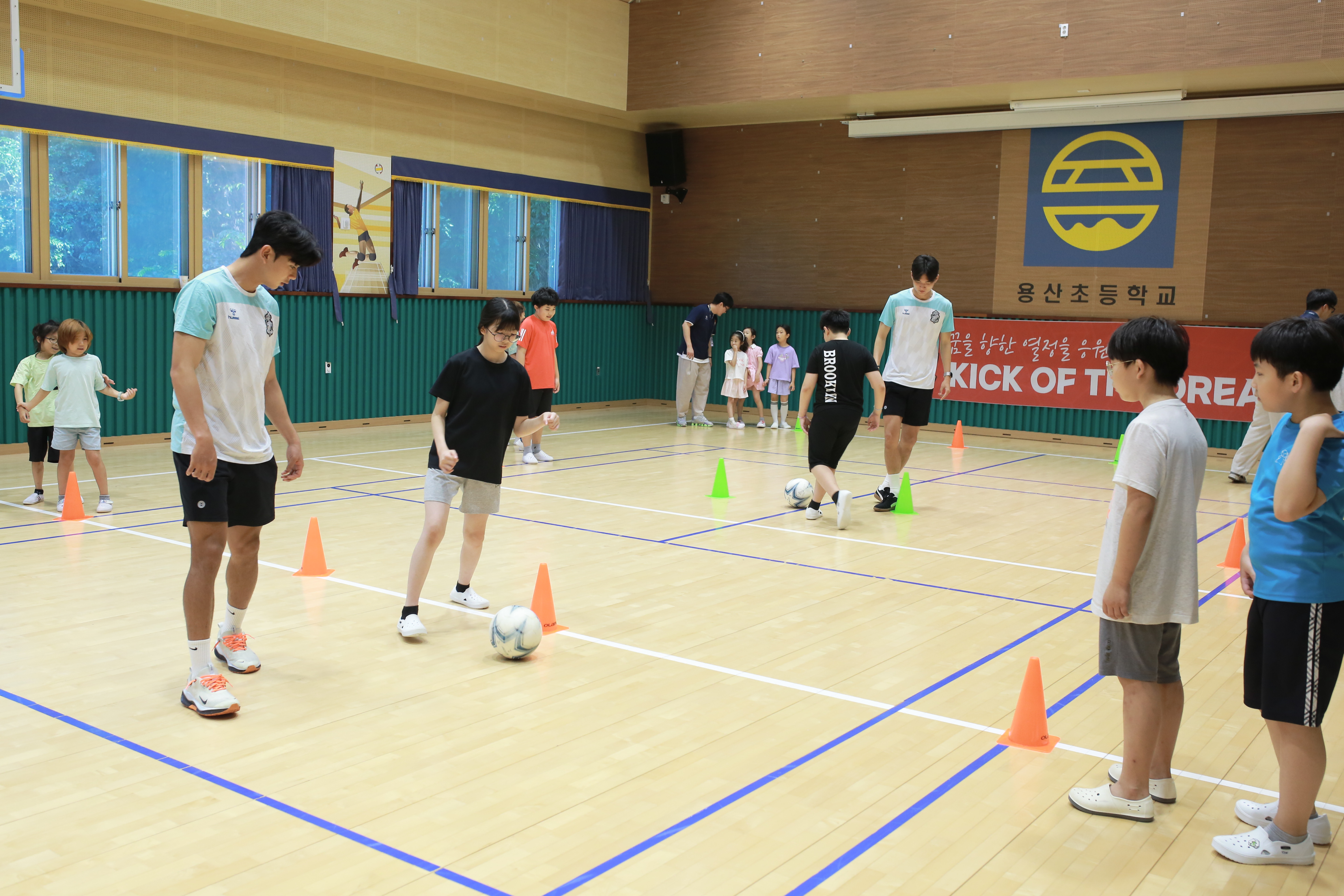 용산초등학교, 경남FC 찾아가는 축구클리닉 진행 - 관련이미지4