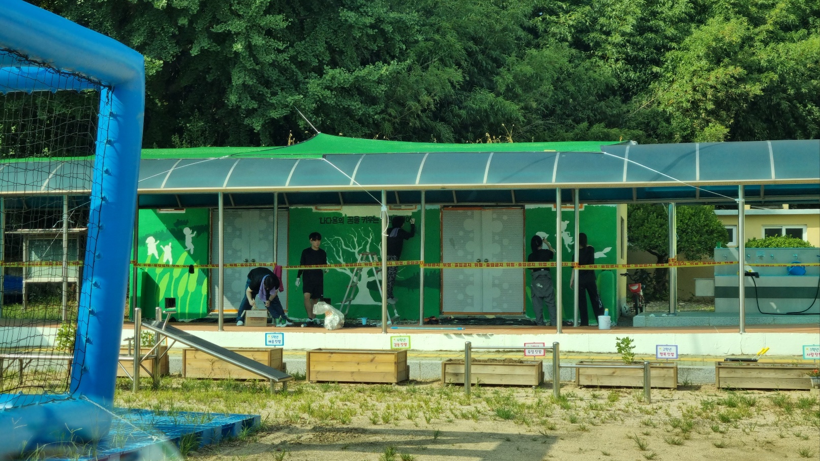 숭진초, 부산대학교 벽화봉사단, 숭진초에 아름다운 벽화를 선물하다. - 관련이미지1