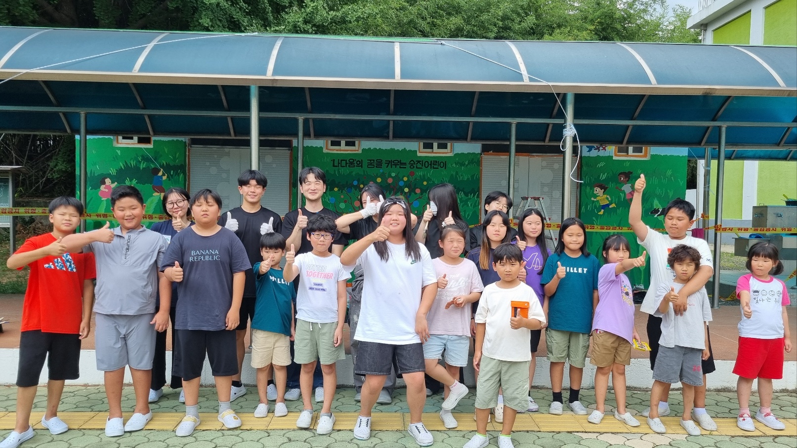 숭진초, 부산대학교 벽화봉사단, 숭진초에 아름다운 벽화를 선물하다. - 관련이미지2