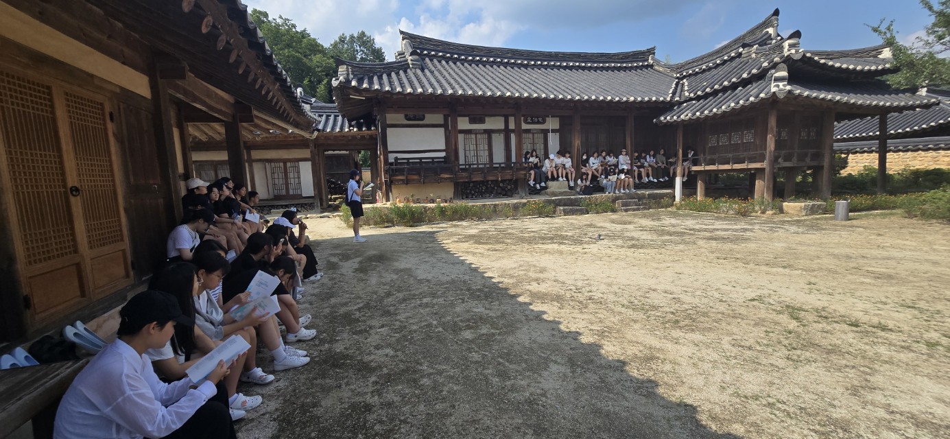마산무학여중, 사제동행하여 거창사건 희생자를 추모하다. - 관련이미지2