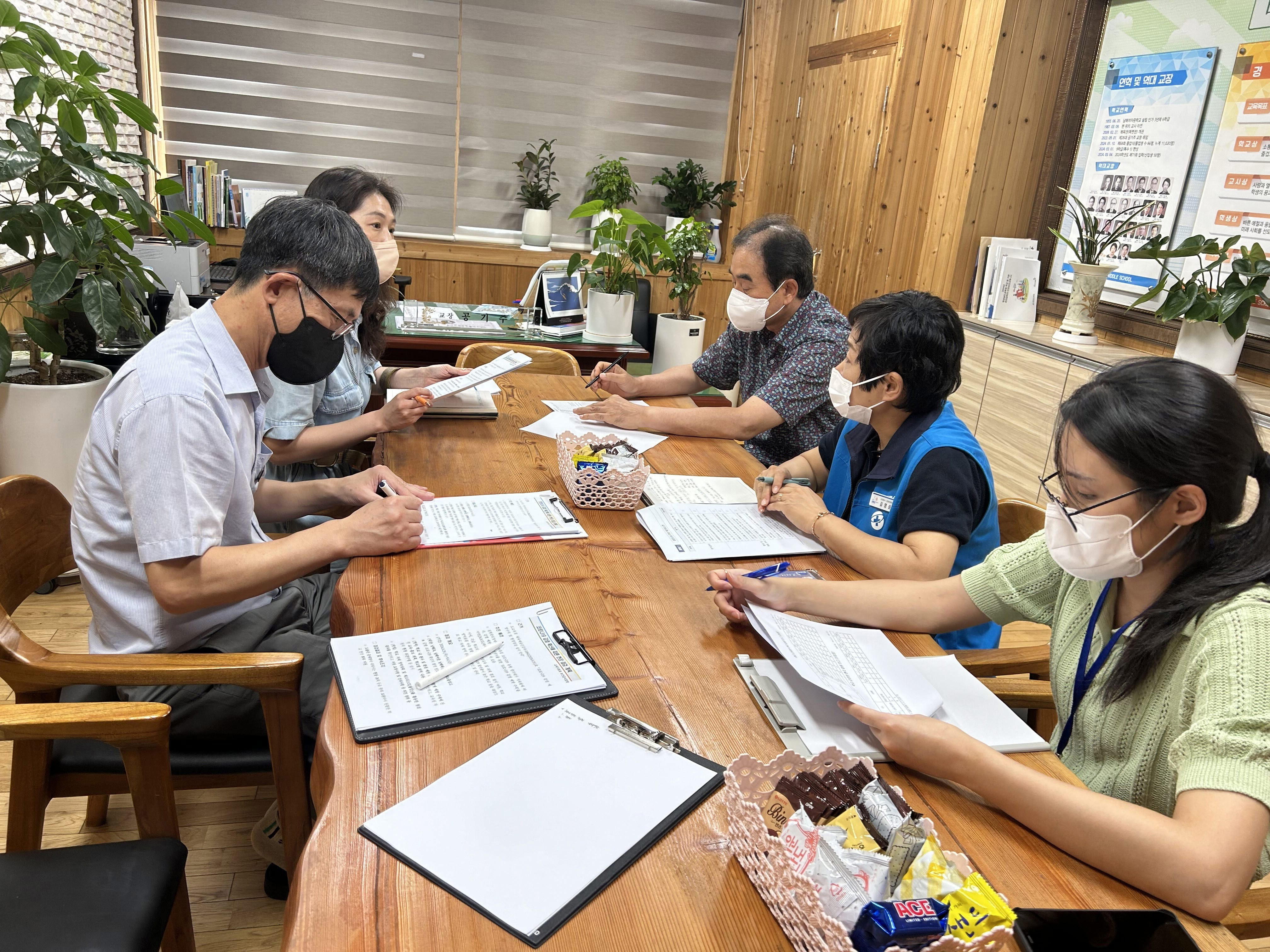 남해교육지원청, 코로나19 학교 방역 현장 점검 실시 - 관련이미지4