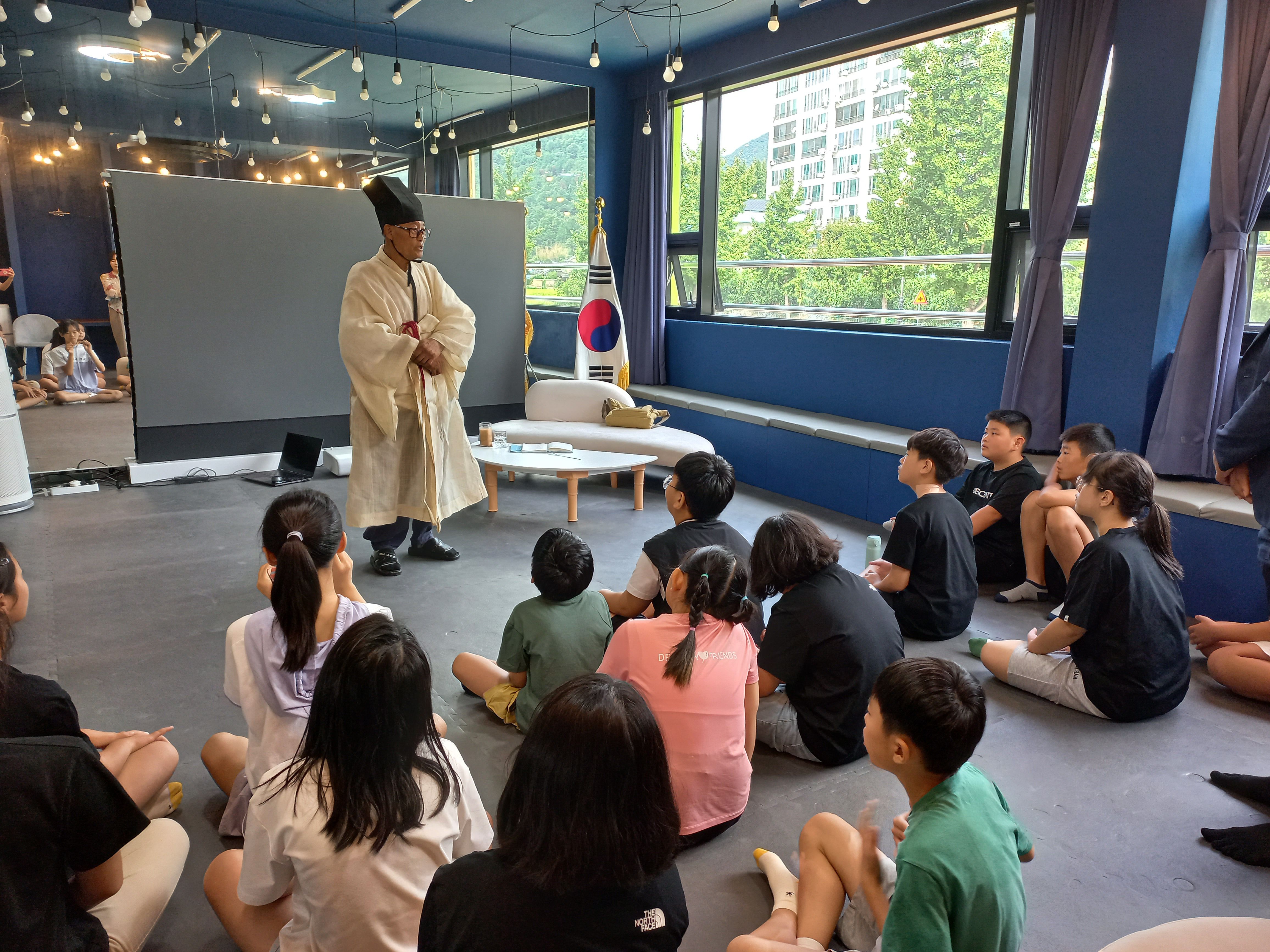 부곡초, 개교 100주년 기념 선배님! 감사합니다. - 관련이미지2