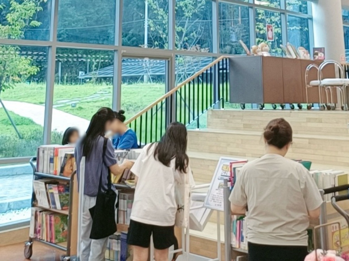 창원도서관, 도서 나눔 행사로 독서의 즐거움을 나누다 - 관련이미지2