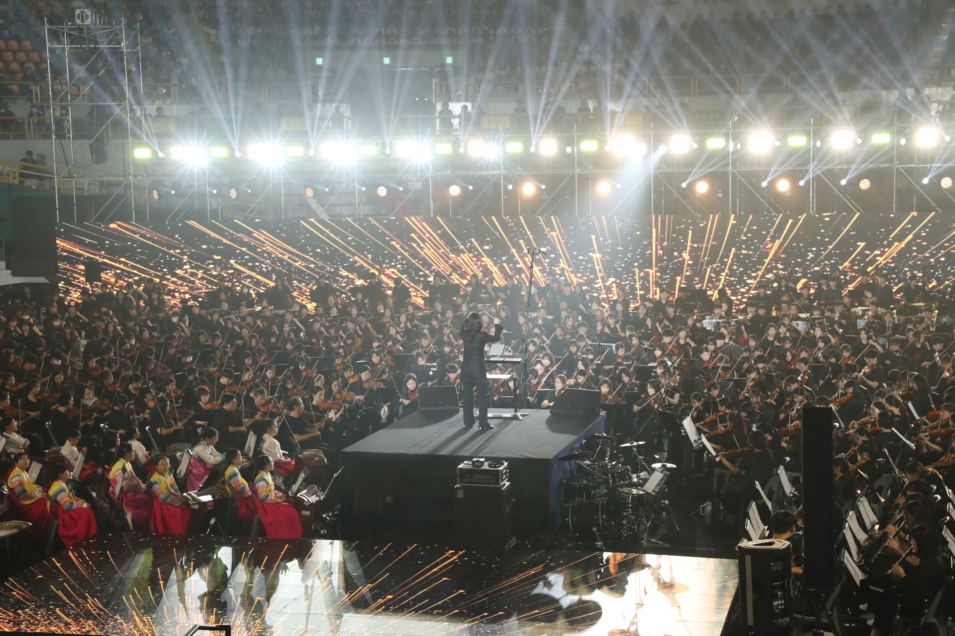 학생 2,000여 명과 관객 하나 돼 큰 울림 선사 - 관련이미지1