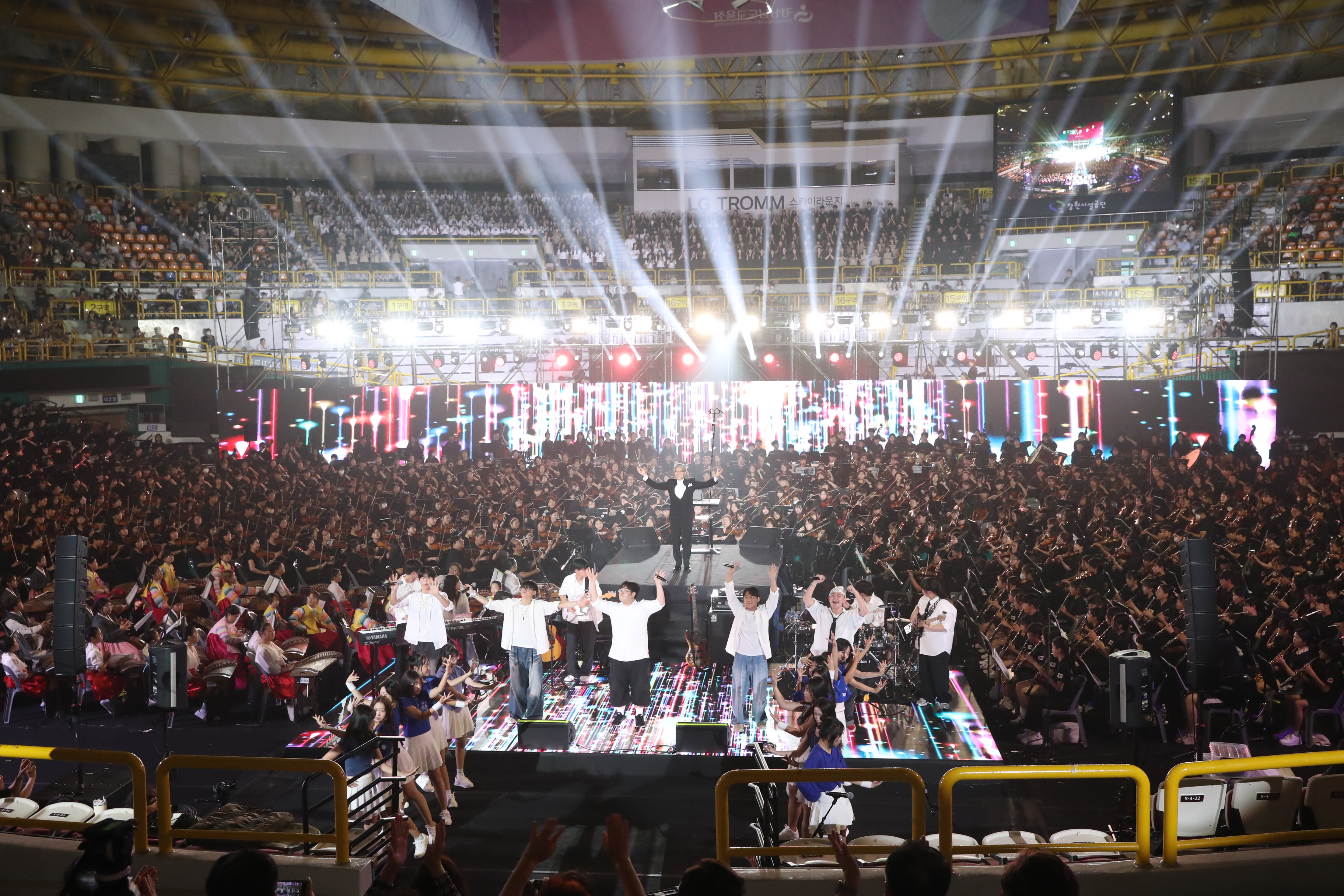 학생 2,000여 명과 관객 하나 돼 큰 울림 선사 - 관련이미지3