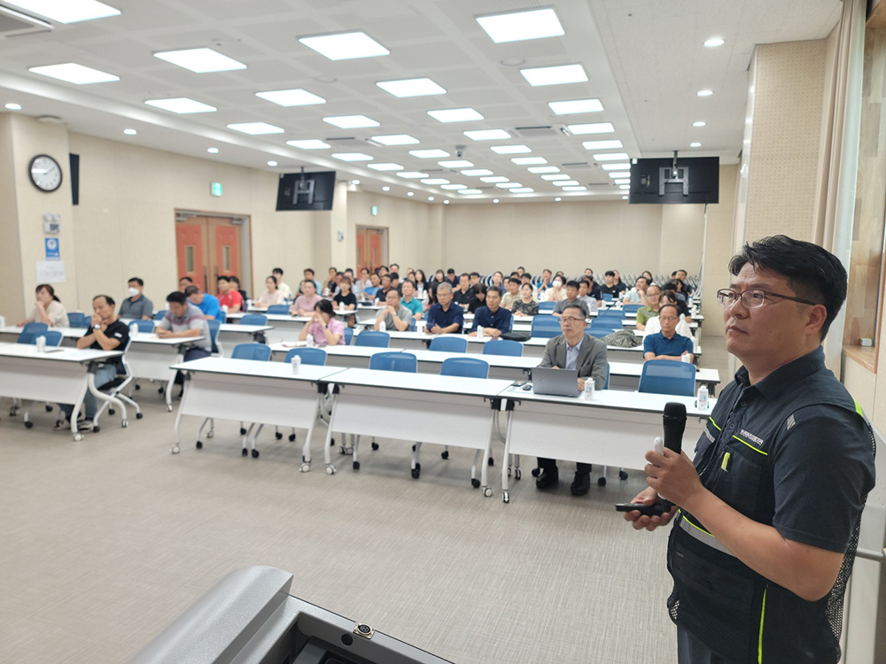 김해교육지원청, 어린이놀이시설에 안전을 더하다! - 관련이미지2