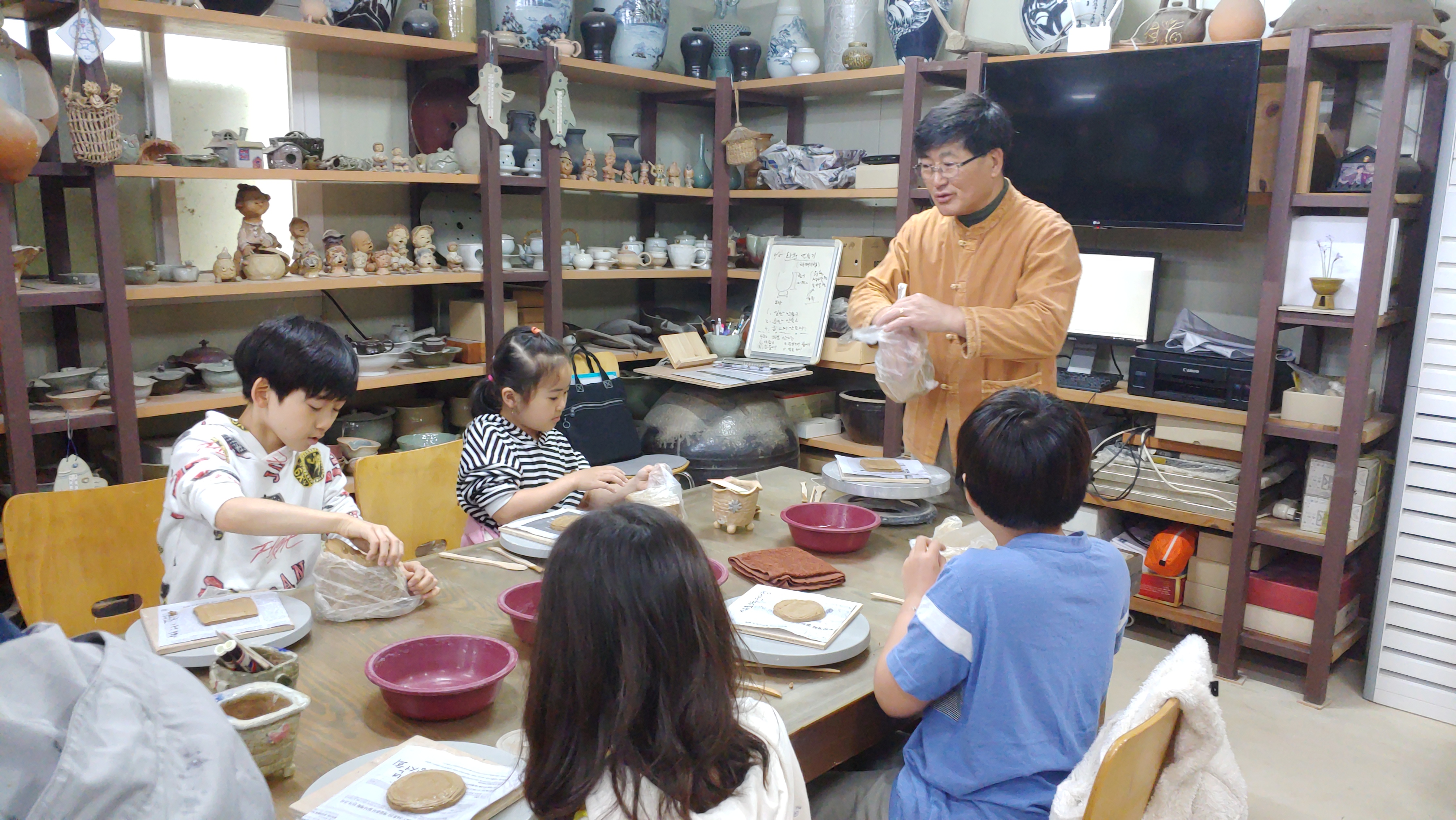 지곡초, 마을 미술가와 함께한 미술체험활동 성황리 마무리 - 관련이미지3