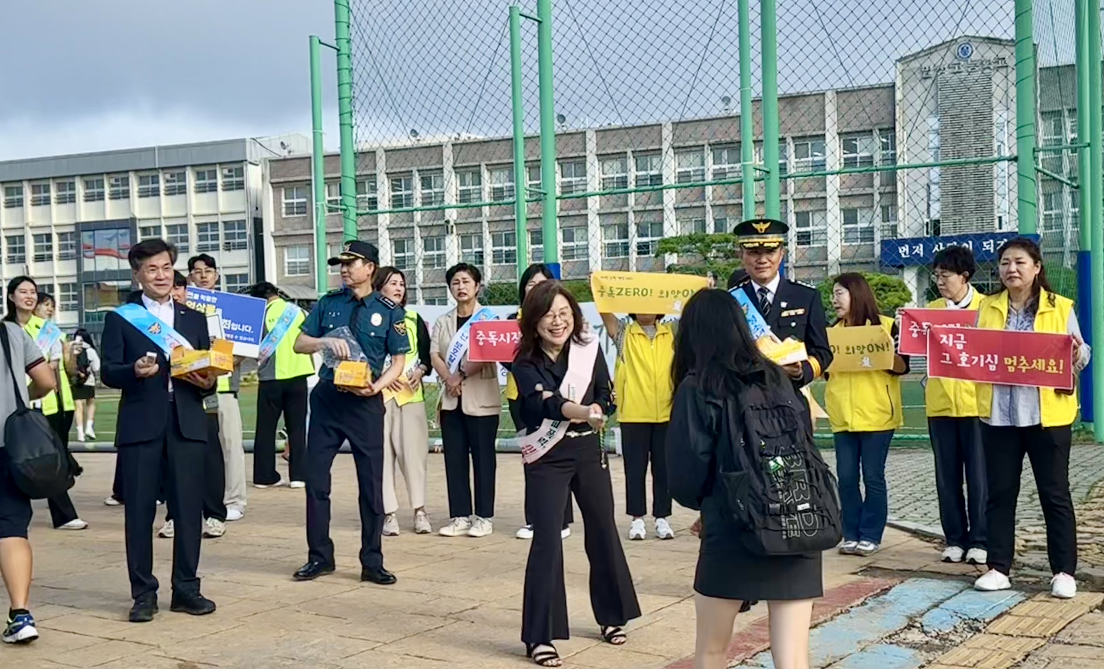 밀양교육지원청, 딥페이크·사이버폭력 및 학교폭력예방을 위한 공동 캠페인 실시 - 관련이미지2