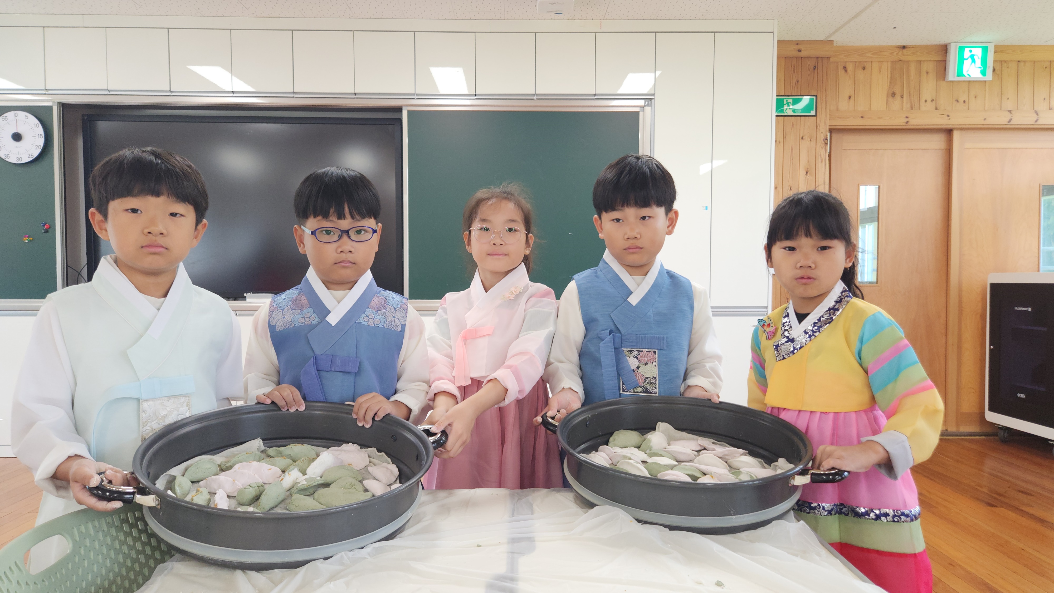 <병곡초> 우리가 빚은 삼색송편으로 풍성한 추석을 맞이해요 - 관련이미지3