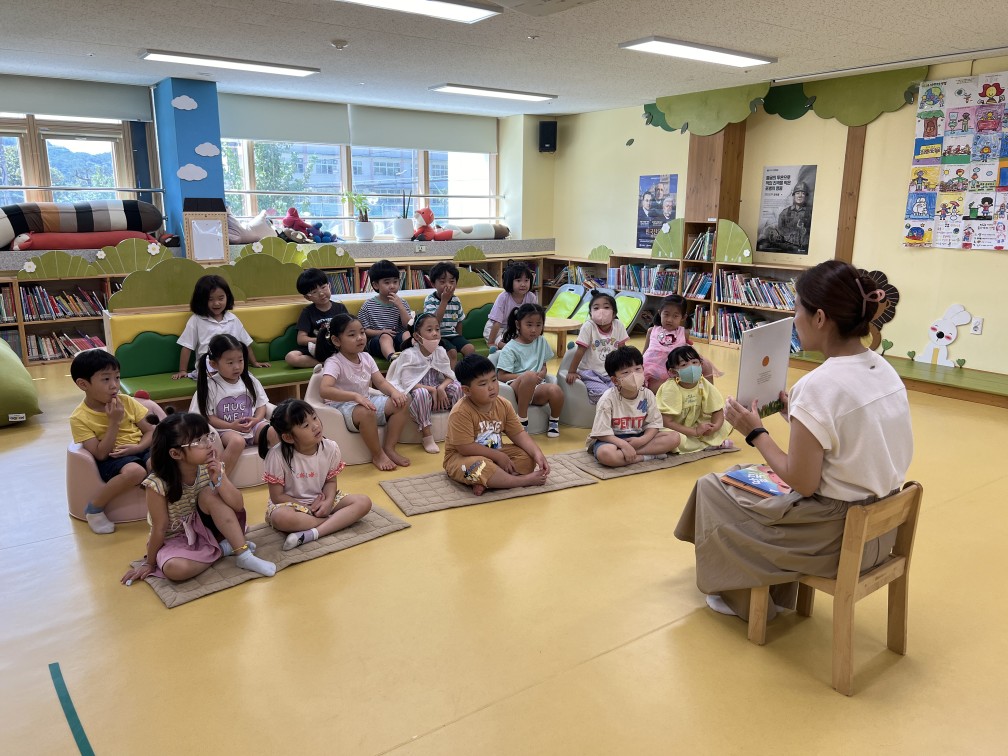 곰내유치원, 학부모회 주관 ‘그림책 읽어주는 부모님’ 실시 - 관련이미지1