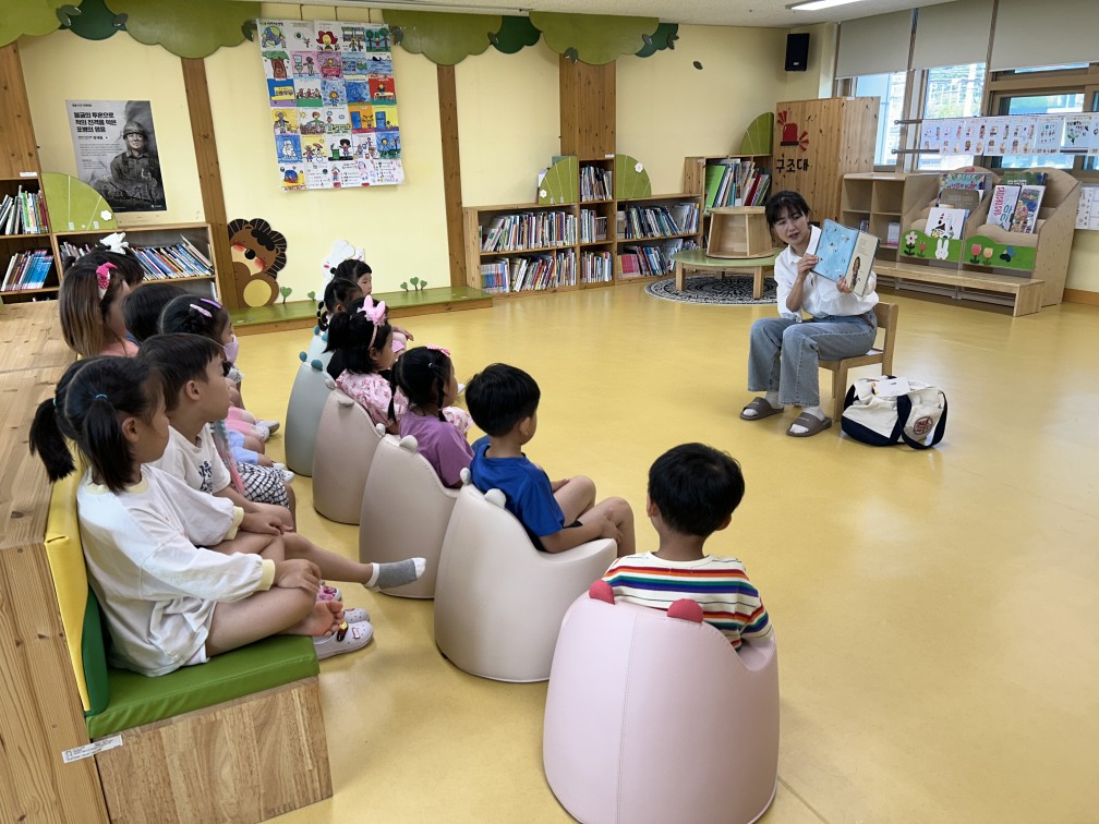 곰내유치원, 학부모회 주관 ‘그림책 읽어주는 부모님’ 실시 - 관련이미지2