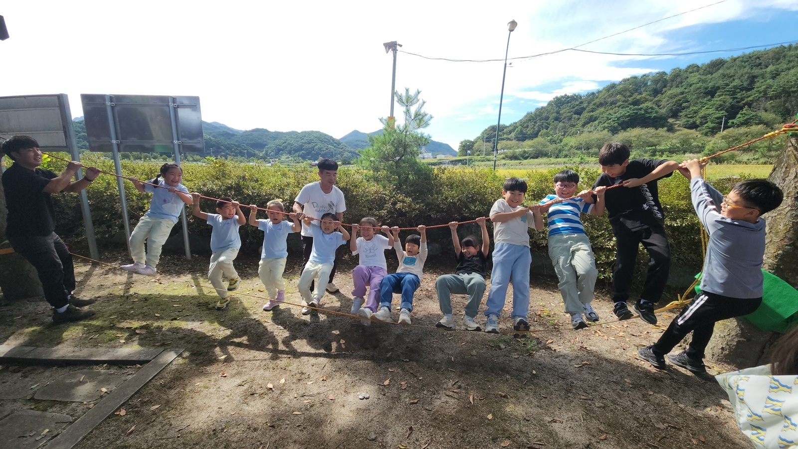 <병곡초> 학교 숲에서 오감으로 느끼는 생태교육 - 관련이미지3